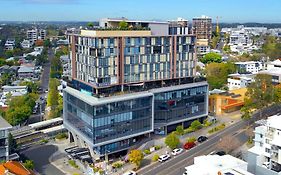 Essence Suites Taringa